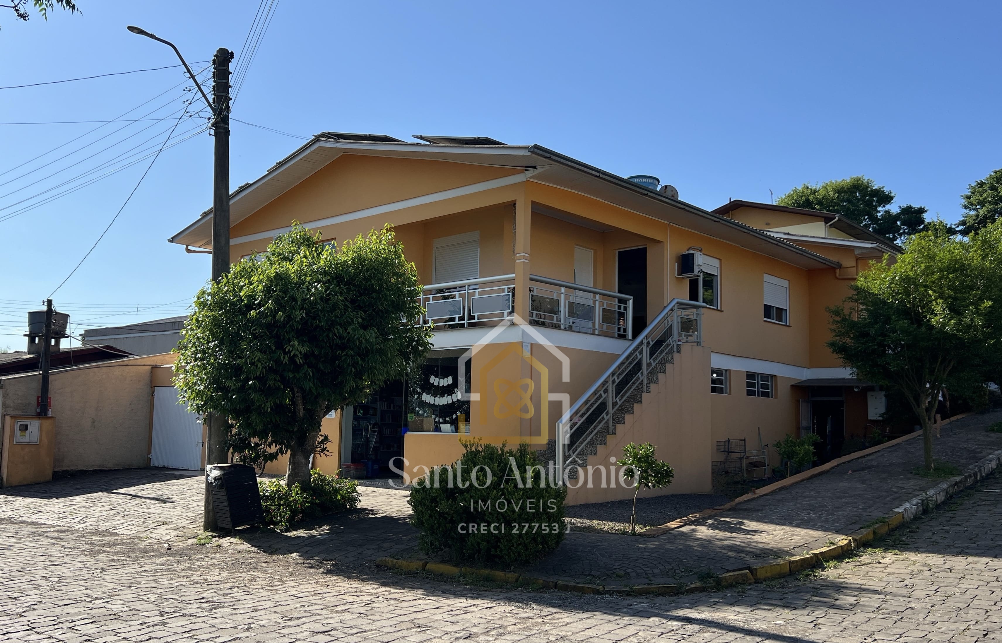 Casa com Sala Comercial à venda - Bairro Santa Lúcia