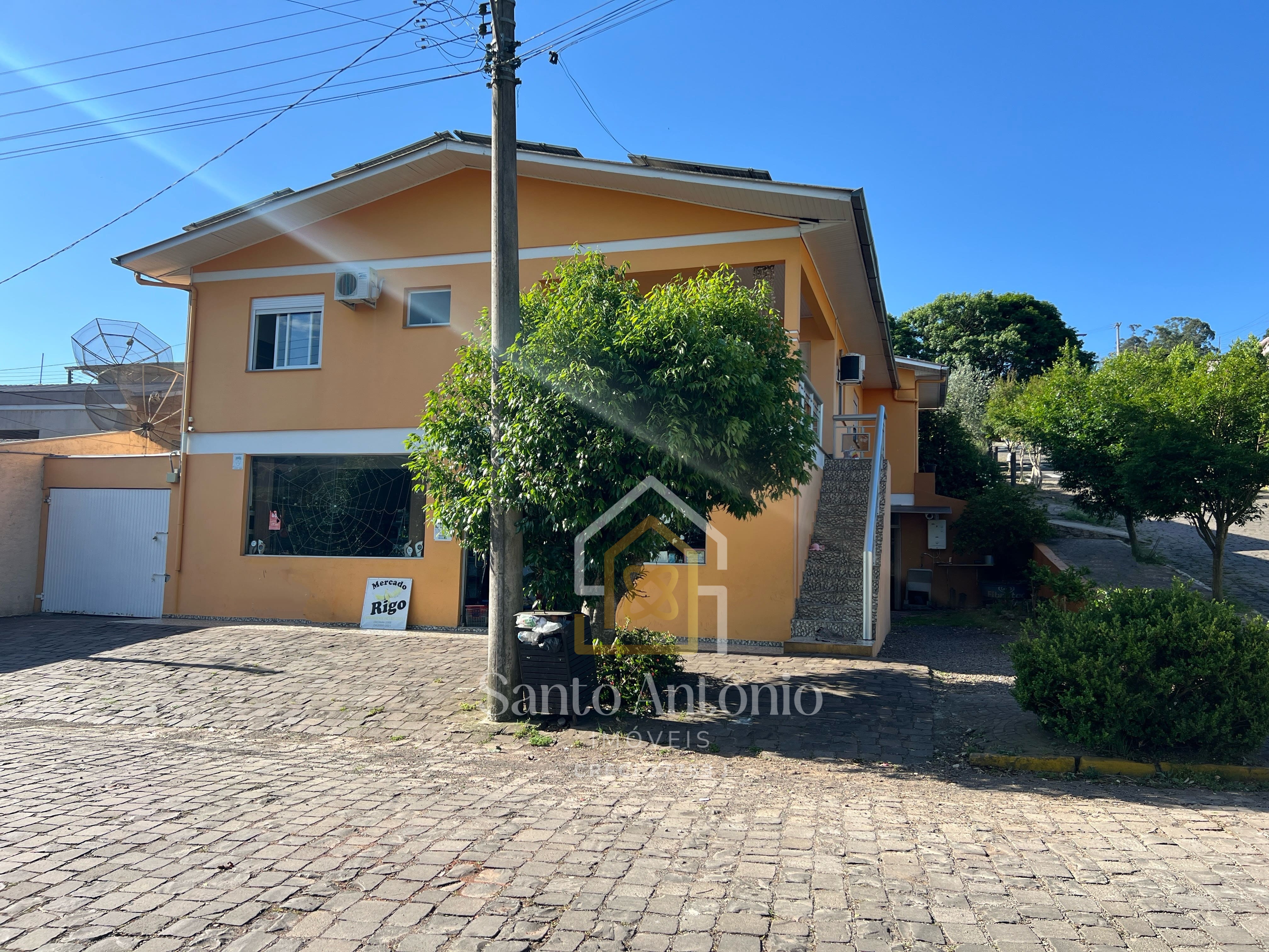 Casa com Sala Comercial à venda - Bairro Santa Lúcia